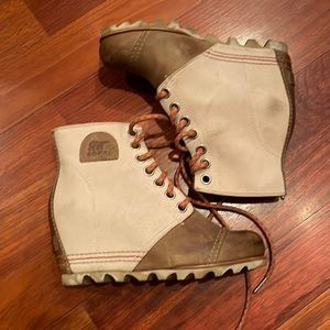 Weather proof Sorel platform boots 6.5
